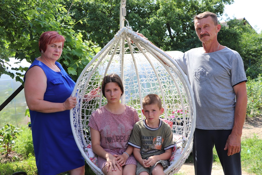 Дарят  детям семью