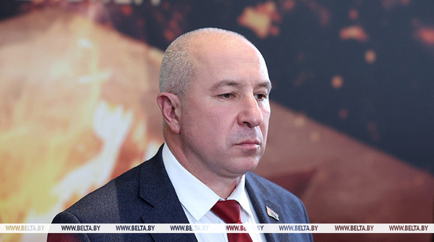 "Прочувствовать дух времени". Караев раскрыл детали реконструкции штурма Рейхстага в Гродно