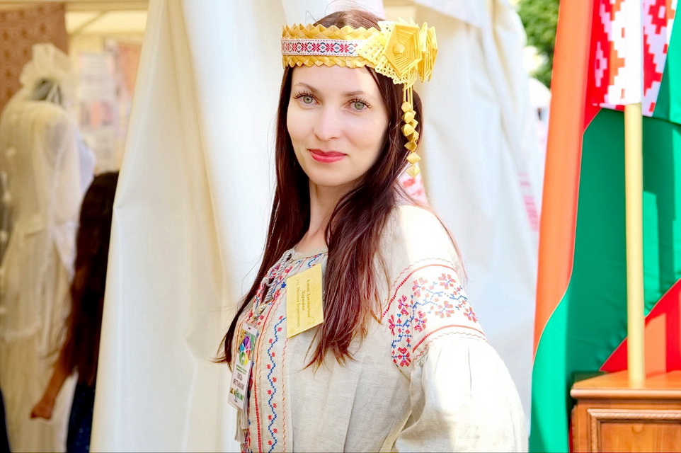 Мастер художественных ремесел Елена Денищик сочетает в работе керамические традиции и новаторский подход