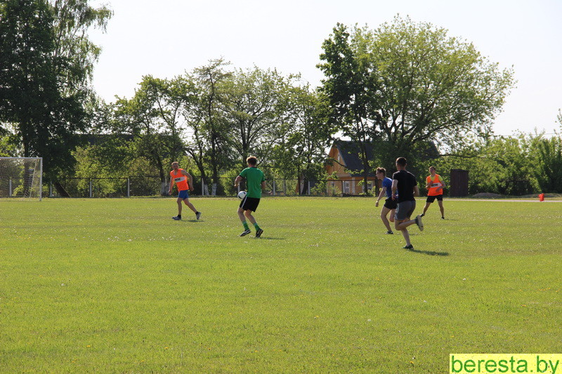 Товарищеский матч по футболу, посвященный Дню Победы, состоялся на городском стадионе в г.п.Б.Берестовица
