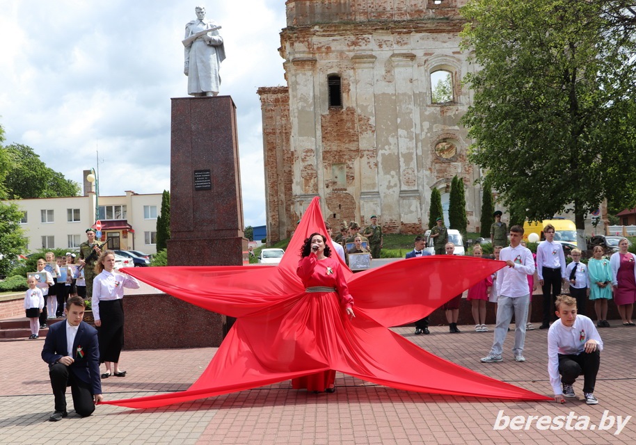 «Горит огонь в сердцах живых…» В Большой Берестовице прошел митинг-реквием, приуроченный началу Великой Отечественной войны