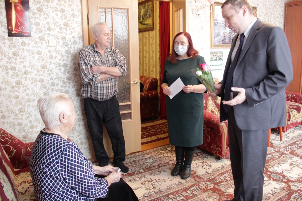Женщинам – ветеранам Великой Отечественной войны вручили материальную помощь от Берестовицкого районного исполнительного комитета