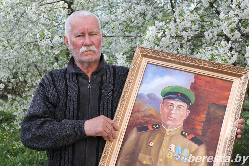 Художник из Большой Берестовицы Николай Жлобович увековечил образ отца-фронтовика