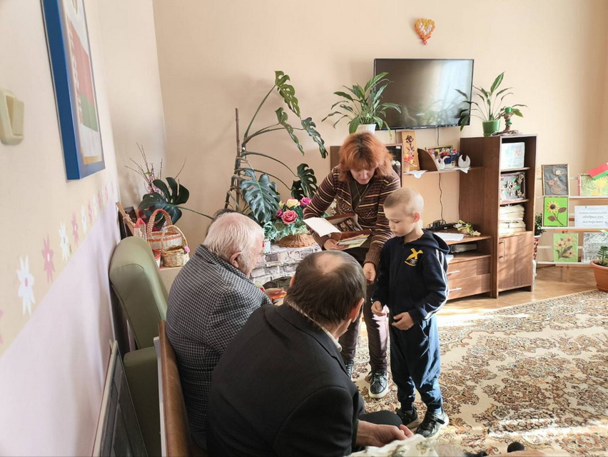 Особое внимание старшему поколению. Воспитанники Олекшицкого детского сада присоединились к республиканской акции