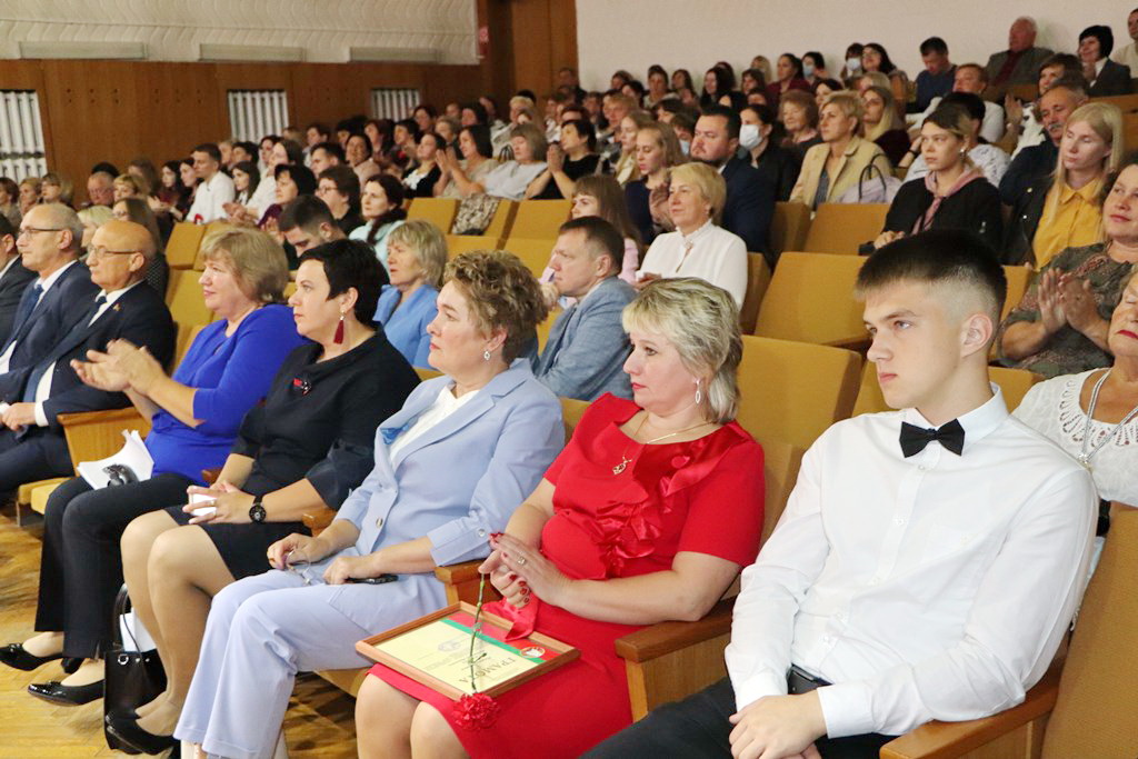 Подвели итоги, определили  ориентиры. В Большой Берестовице прошло традиционное августовское совещание педагогов