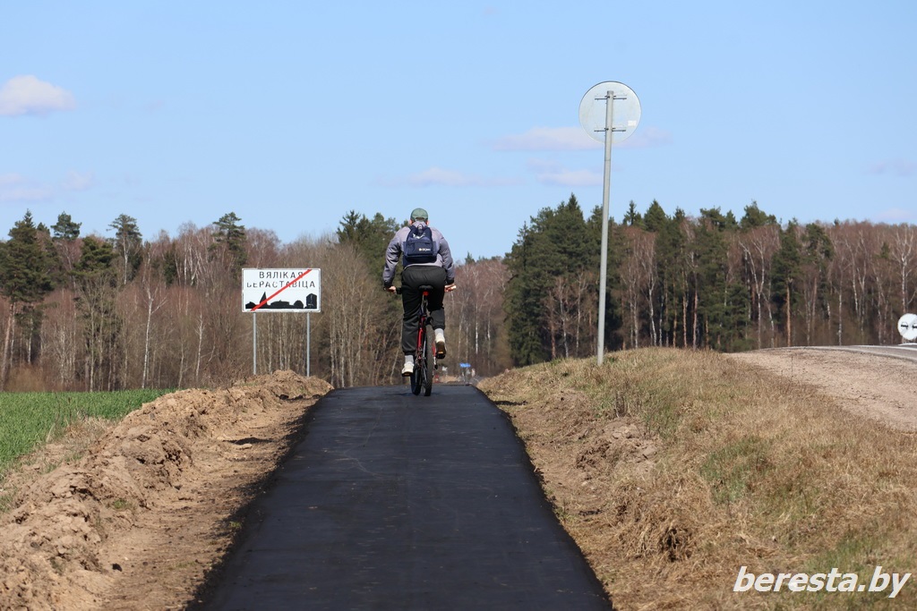 Обновленная дорожка - радость велосипедистам и пешеходам