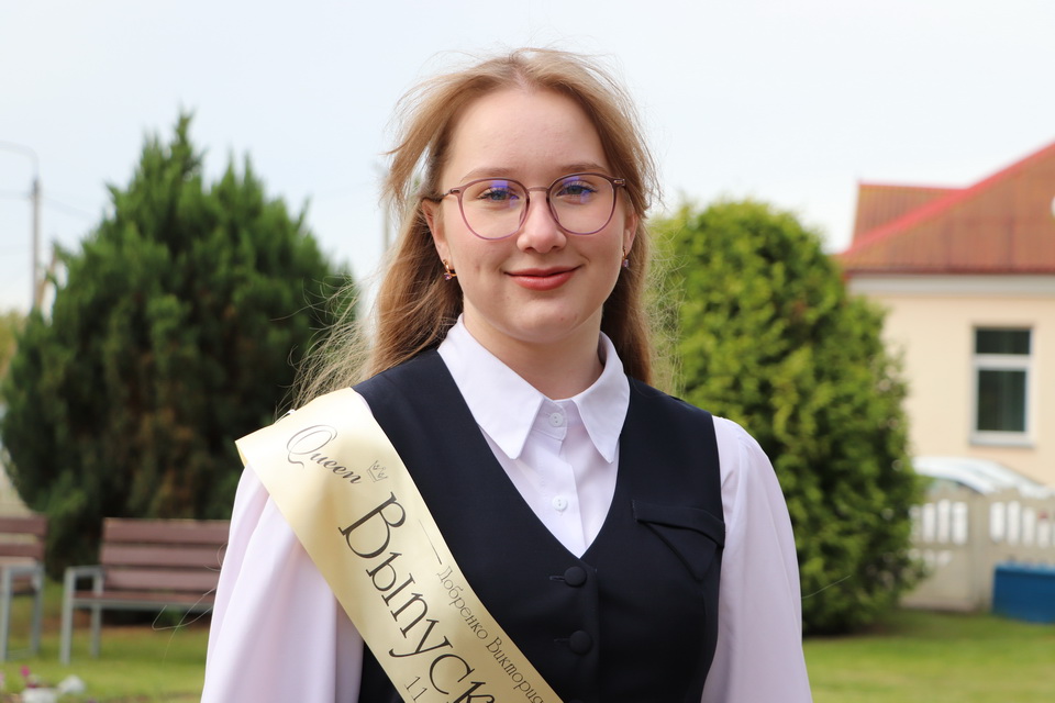Выпускница Конюховской средней школы Виктория Добренко получила 100 баллов на централизованном экзамене по обществоведению
