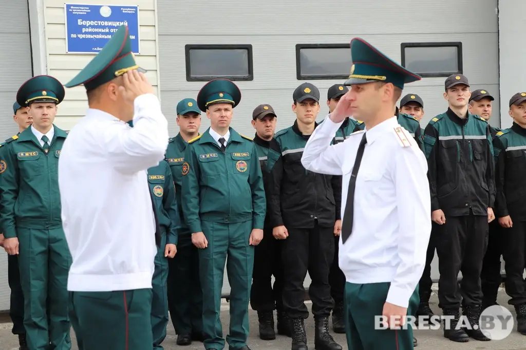 На страже безопасности. Торжественное мероприятие в честь Дня пожарной службы прошло в Берестовицком РОЧС