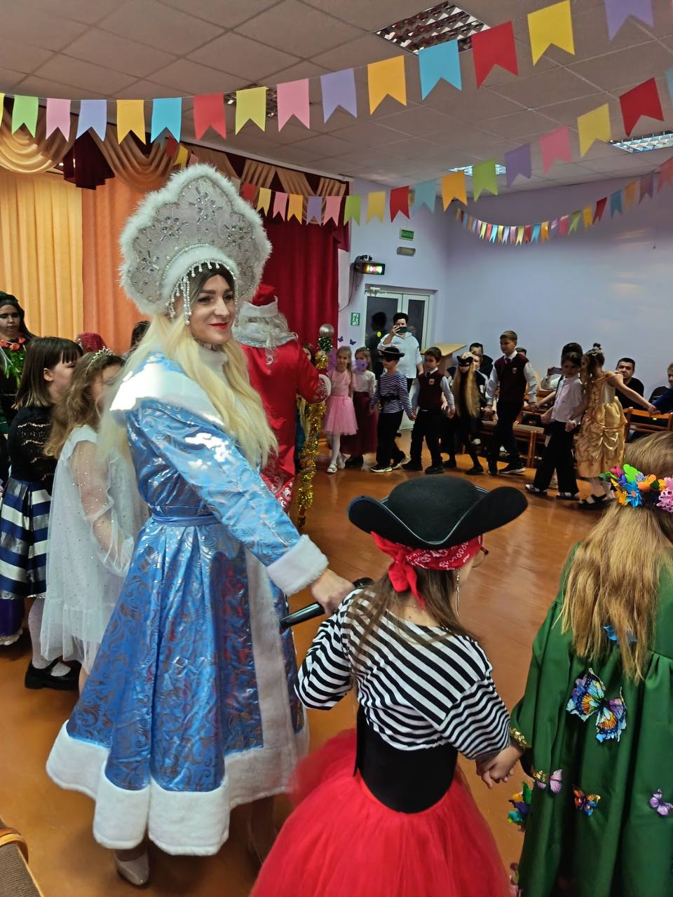 У учащихся начальных классов Пограничной СШ состоялся новогодний утренник "Секрет Нового года"