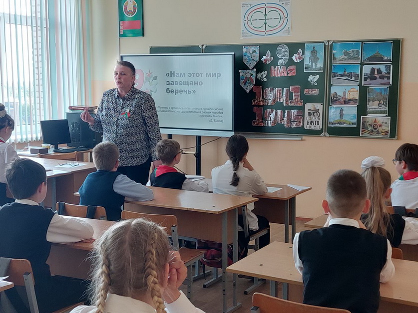<strong>В Большеберестовицкой средней школе прошел единый урок, посвященный Дню Победы</strong>