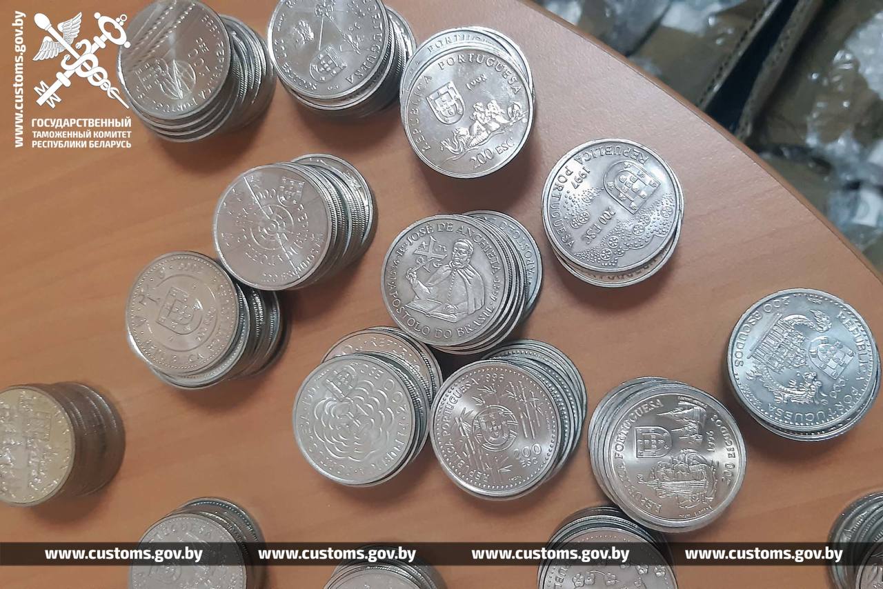 Гражданин Беларуси пытался незаконно перевезти из Польши 65,5 тысяч монет