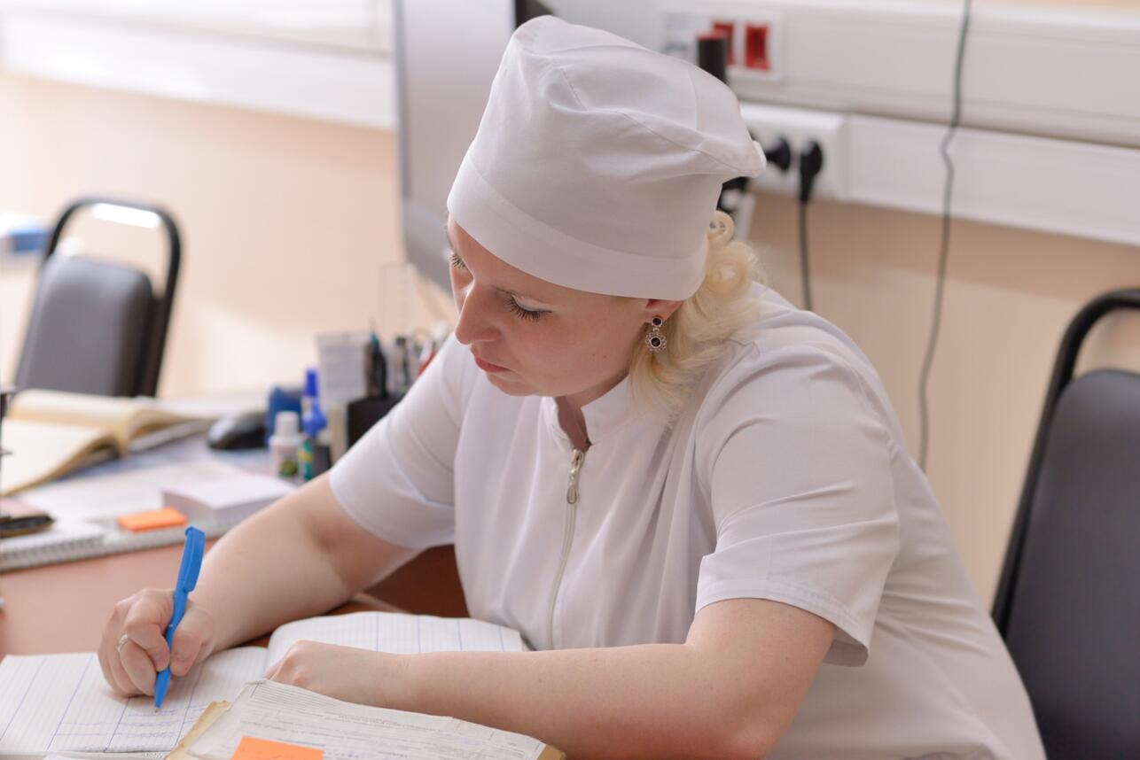 Минздрав определил размер надбавок медработникам со средним специальным образованием