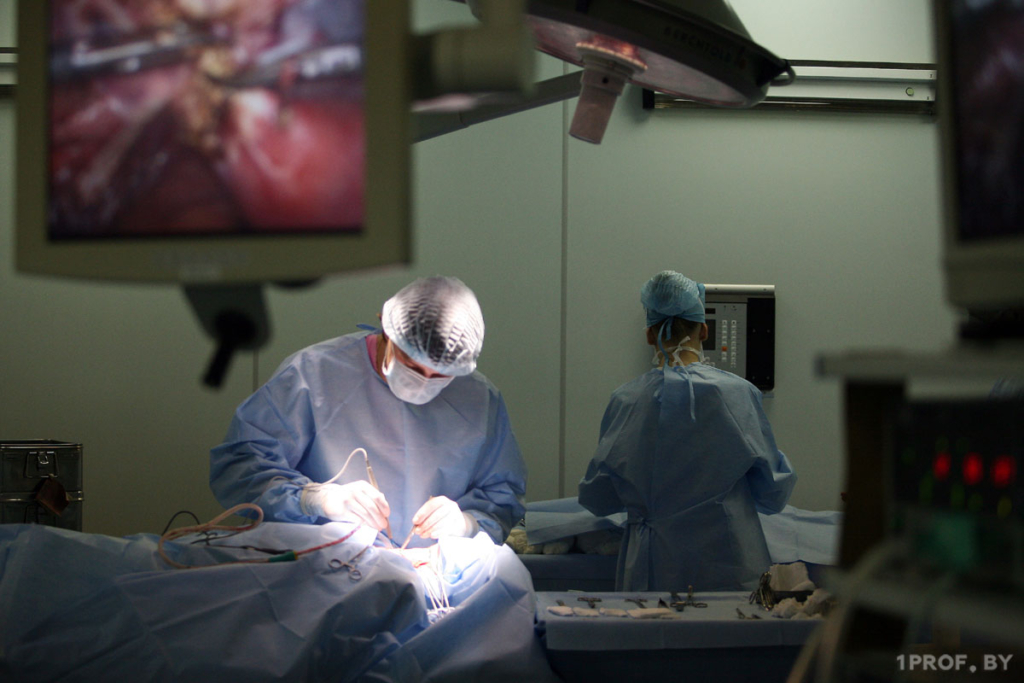 На каждые 10 тыс. населения в Беларуси приходится 54 врача и 136 медсестер. Специалистов какого профиля больше?