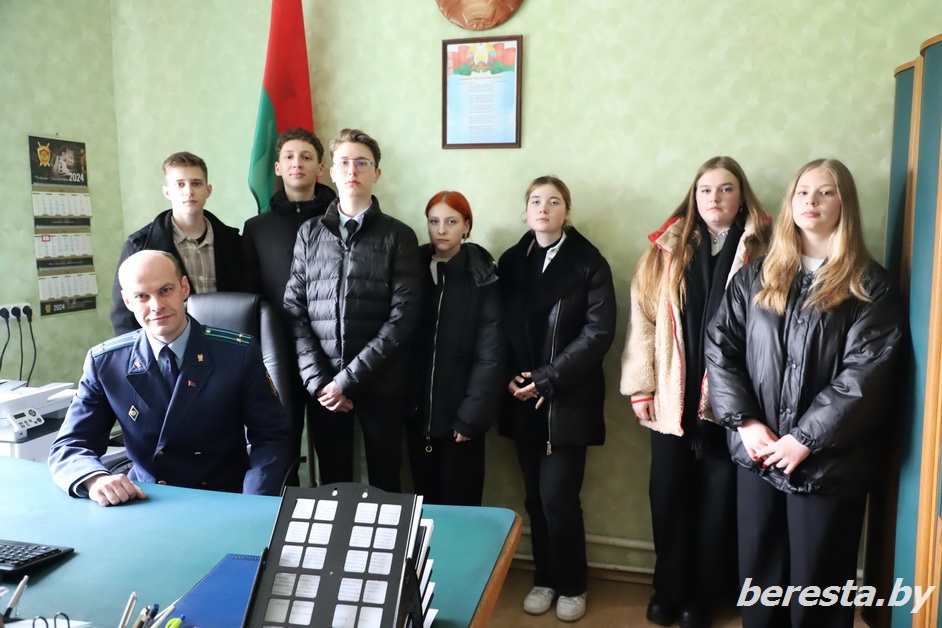 Старшеклассники Большеберестовицкой средней школы провели День с прокурором