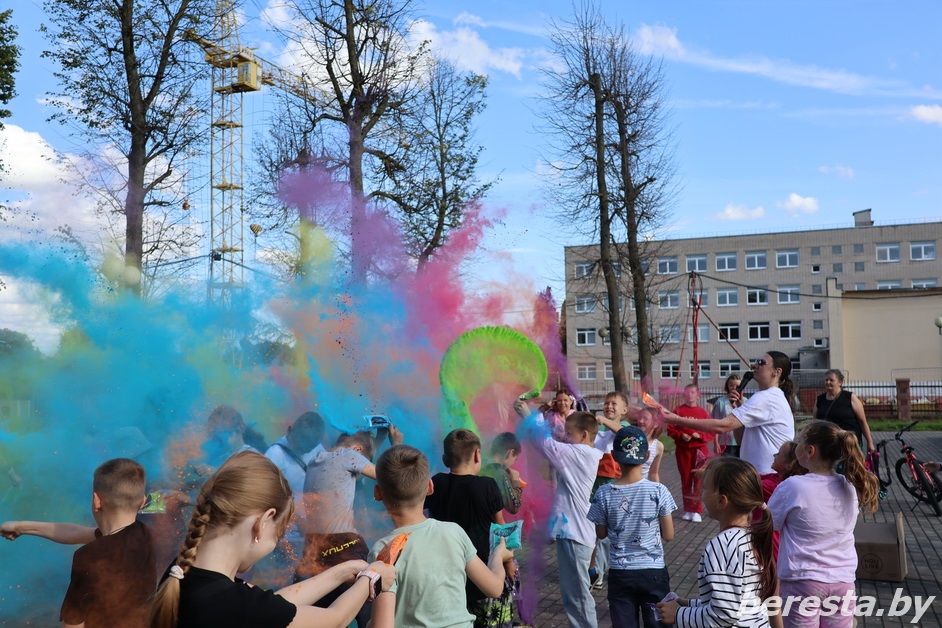 «Вперед в будущее». В Большой Берестовице отпраздновали День молодежи