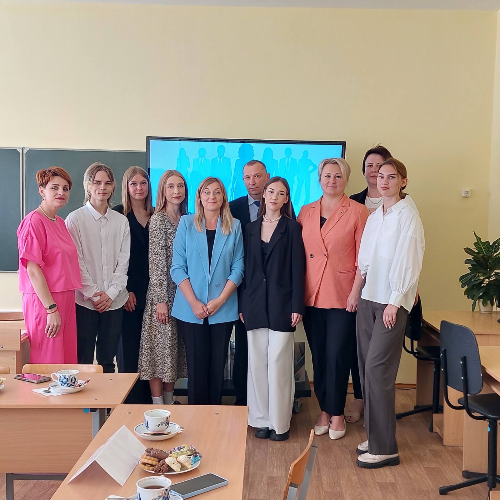 В Большеберестовицкой СШ руководство Берестовицкого райисполкома встретилось с молодыми специалистами