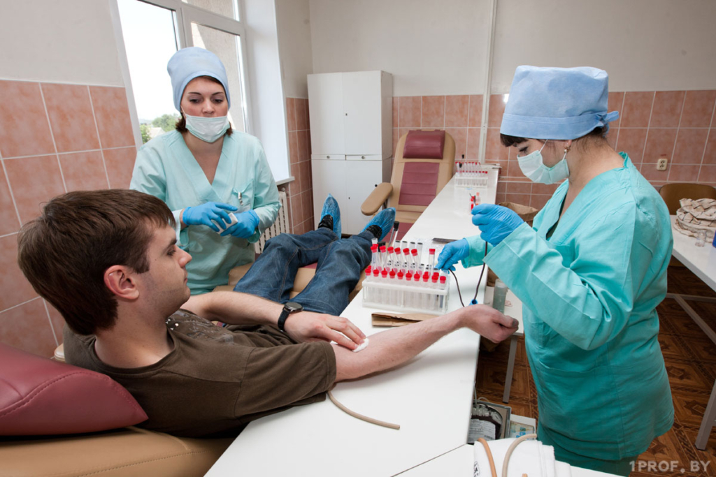 Донорство в Беларуси: какие гарантии и компенсации есть у работников?