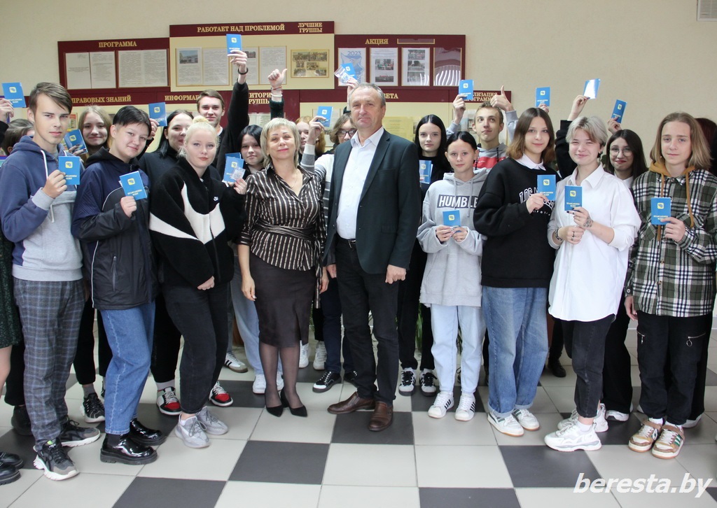 <strong>В Берестовицком государственном колледже состоялось торжественное вручение профсоюзных билетов</strong>