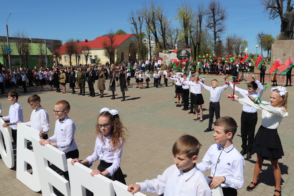 «Слава тебе, Победитель-солдат!» В Большой Берестовице празднуют День Победы (+видео)