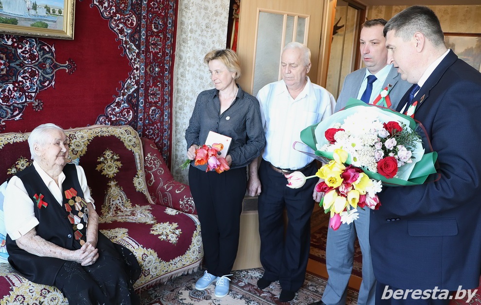 В Берестовицком районе с Днем Победы поздравили ветерана Великой Отечественной войны Варвару Павловну Шультанову