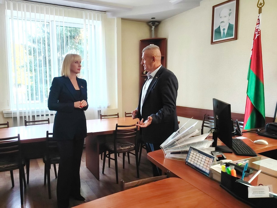 Член Совета Республики Елена Стальбовская провела прием граждан в Олекшицком сельисполкоме