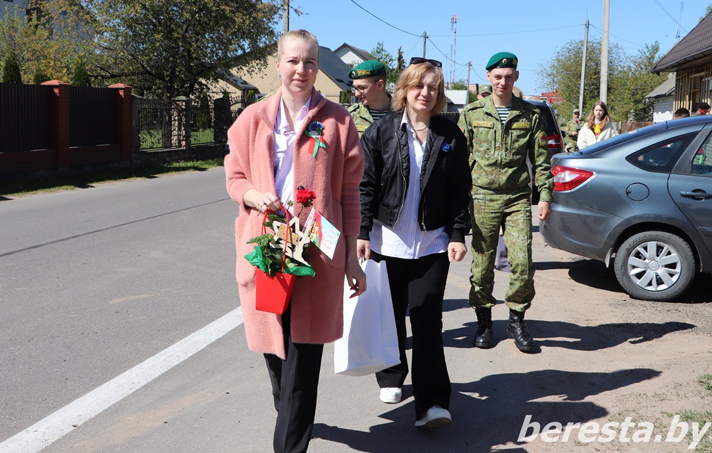 «Герань мира» и искренние поздравления с Великой Победой. На Берестовитчине продолжаются памятные мероприятия