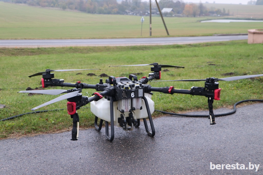 Возможности применения агродронов изучили на семинаре-совещании в филиале «Агрофирма «Старый Дворец» РУП «Гродноэнерго»