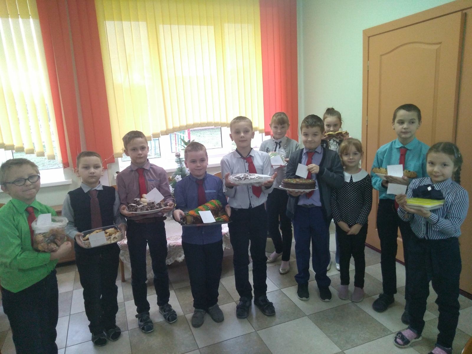 Предновогодняя ярмарка прошла в Массолянском яслях-саду-начальной школе