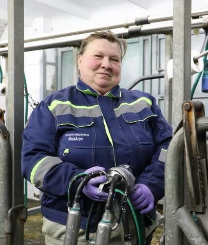 Оператор машинного доения СУП "МилкАгро" Данута Сапожникова - в нашем новом спецпроекте "Сельчанка"