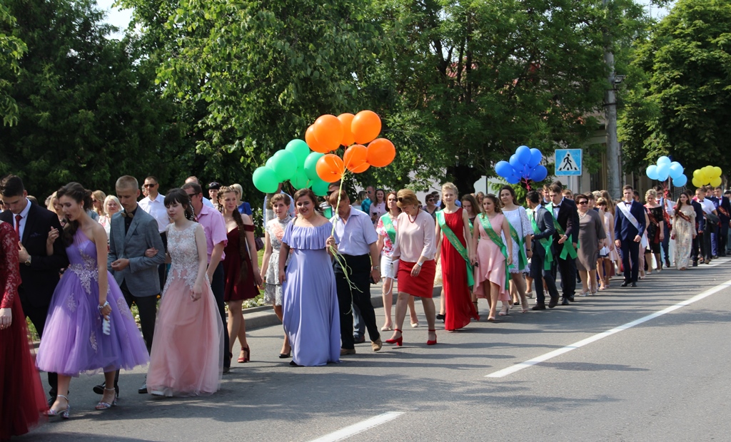 "Дзякуй усім, а мы ляцім!.." В Берестовице состоялся районный праздник чествования выпускников 2019 года (+ видео)