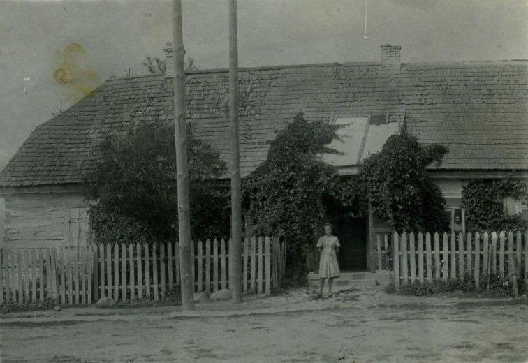 У цэнтры мястэчка  Вялікая Бераставіца ў 30-я гады мінулага стагоддзя