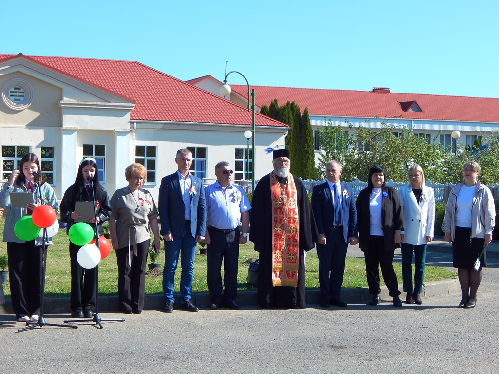 В средней школе агрогородка Пограничный посадили «Сквер Памяти»