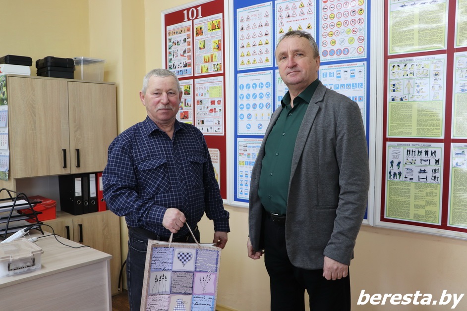 Воинам-афганцам – памятные подарки от профсоюза АПК