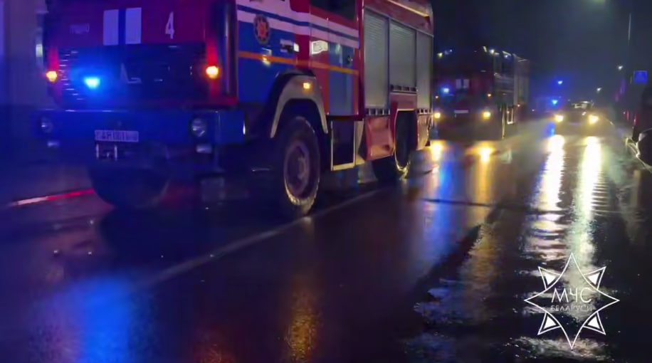 Подразделения МЧС ликвидировали пожар в гостиничном комплексе в Гродно