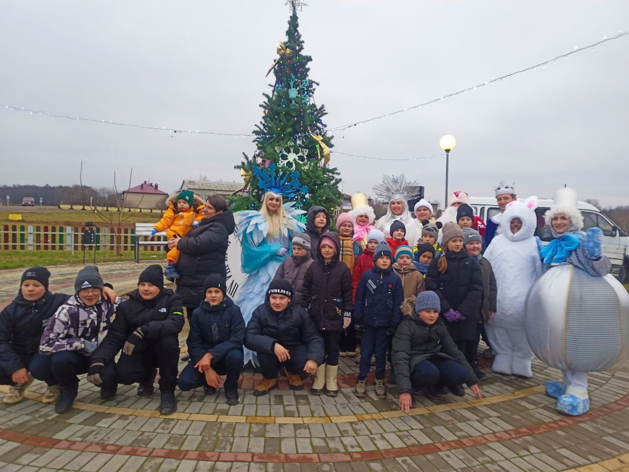 На Берестовитчине дан старт зажжению огней на новогодних елках