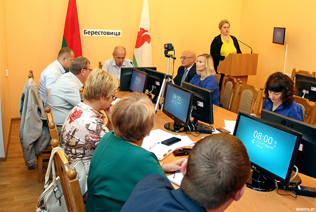 Об оказании страховых услуг и переписи населения говорили на совещании у председателя райисполкома