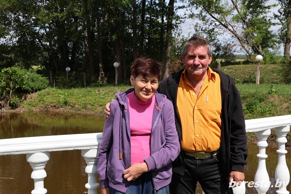 Территорию уюта, зелени и красоты создает в деревне Каменка дачник из Гродно