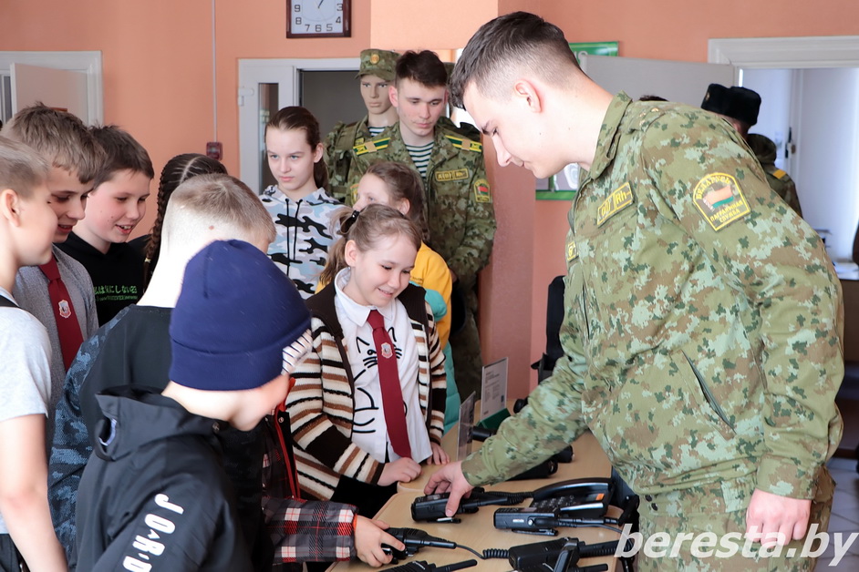 Представители Гродненской пограничной группы провели встречу с населением агрогородка Пограничный