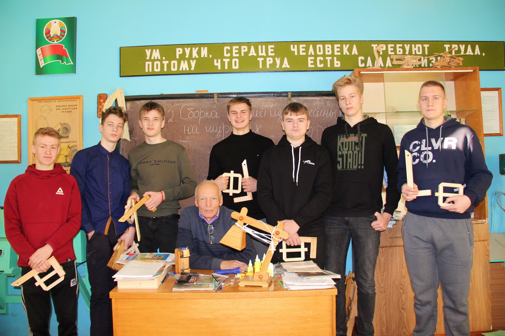Получают профессию в школе