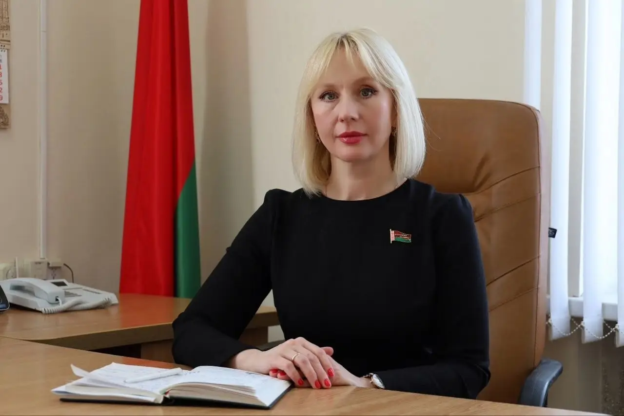 Поздравление члена Постоянной комиссии Совета Республики по экономике, бюджету и финансам Елены Стальбовской с Днем Независимости Республики Беларусь