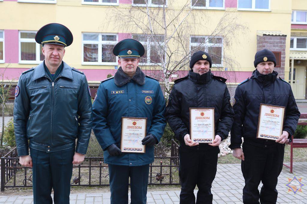 В Гродно наградили победителей чемпионата области по служебному многоборью среди спасателей