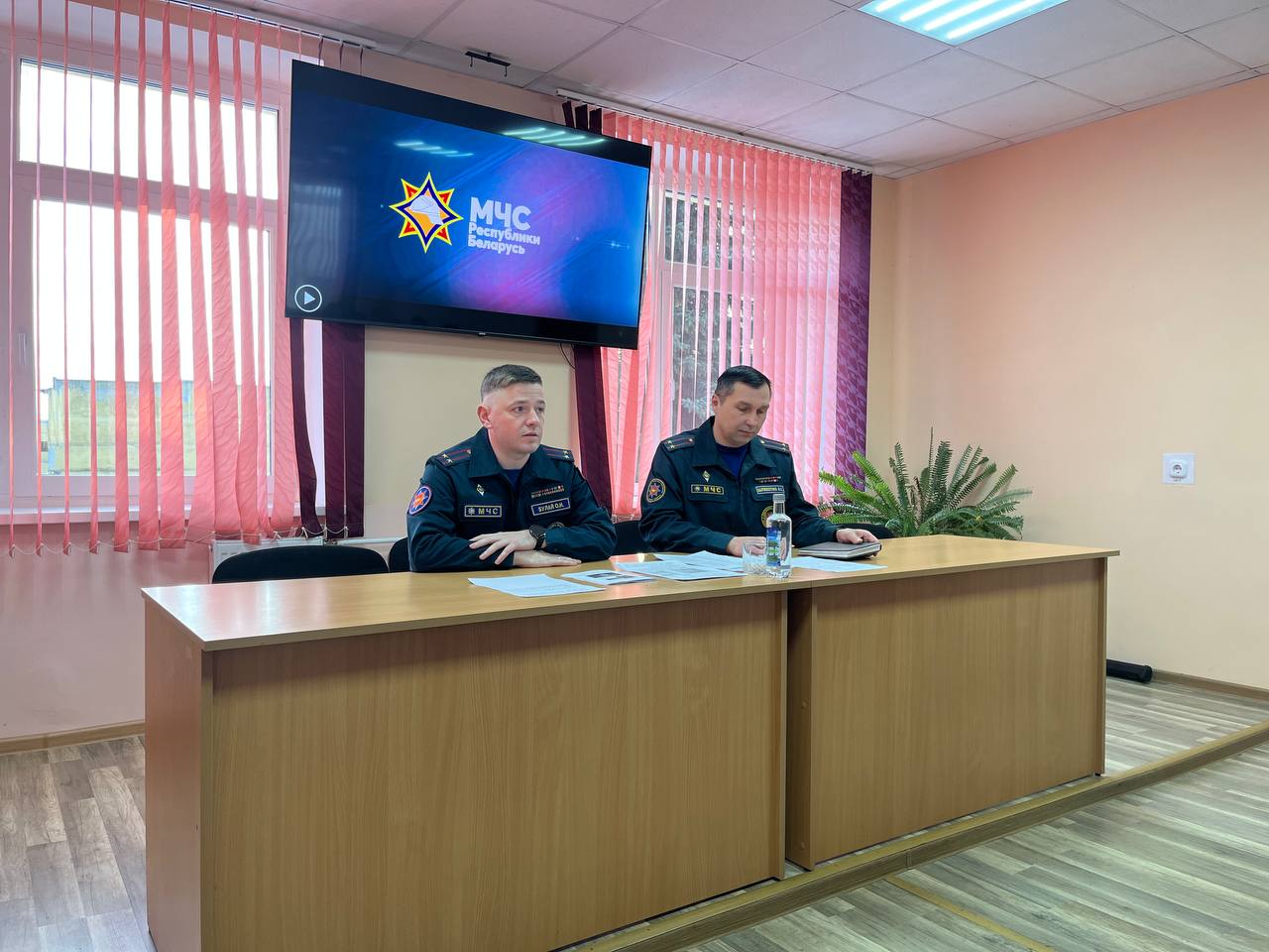 <strong>Оборонная мощь и патриотизм: в Берестовицком районном отделе по ЧС прошел Единый день информирования</strong>