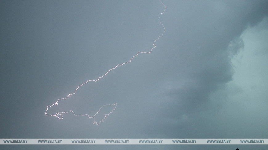 Мужчину убило молнией в Столинском районе