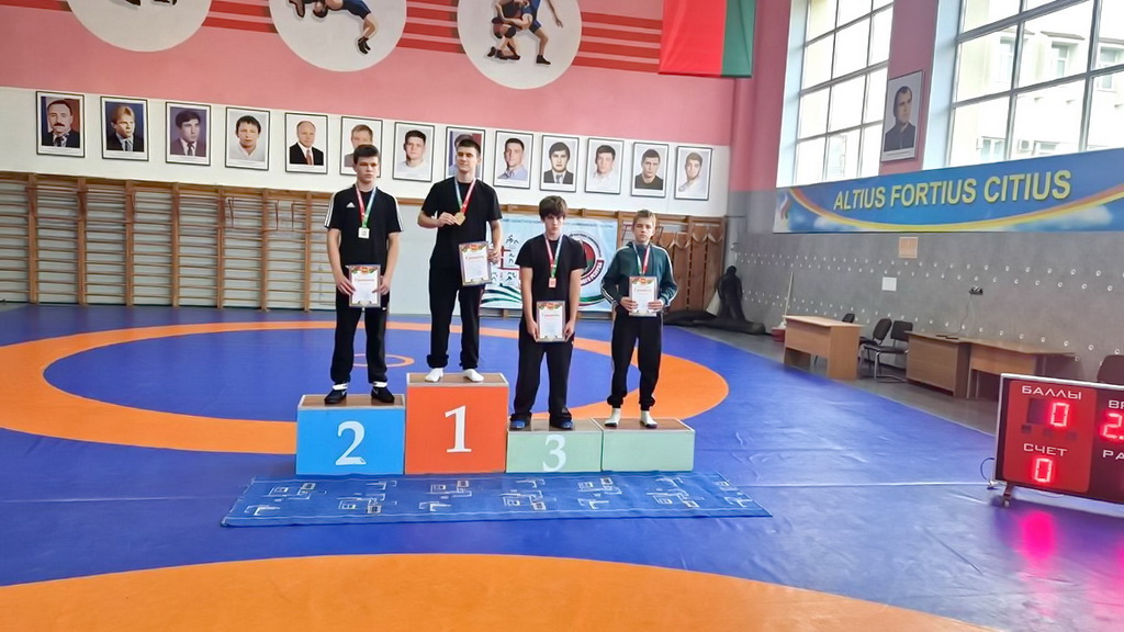 «Лига храбрых». Берестовицкие борцы в лидерах турнира