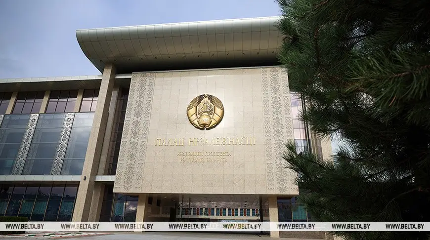 Александр Лукашенко заслушал доклад министра обороны Виктора Хренина