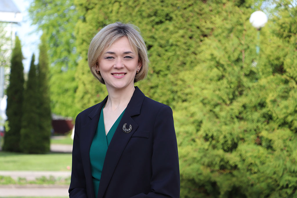 Председатель Берестовицкого районного объединения профсоюзов Светлана Санникова поздравляет земляков с Днем Победы