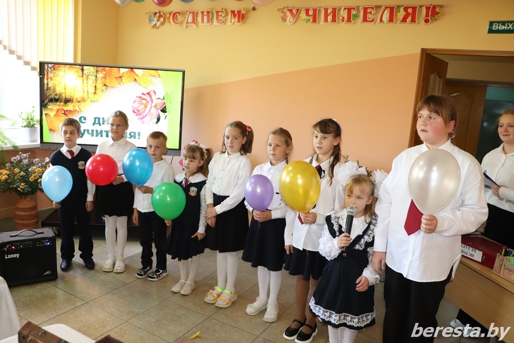 Председатель Берестовицкого районного Совета депутатов Павел Панкевич принял участие в празднике ко Дню учителя в Конюховской средней школе