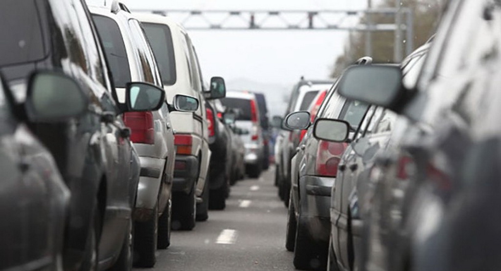 Резкий рост очереди легковых авто фиксируется на границе с Польшей 