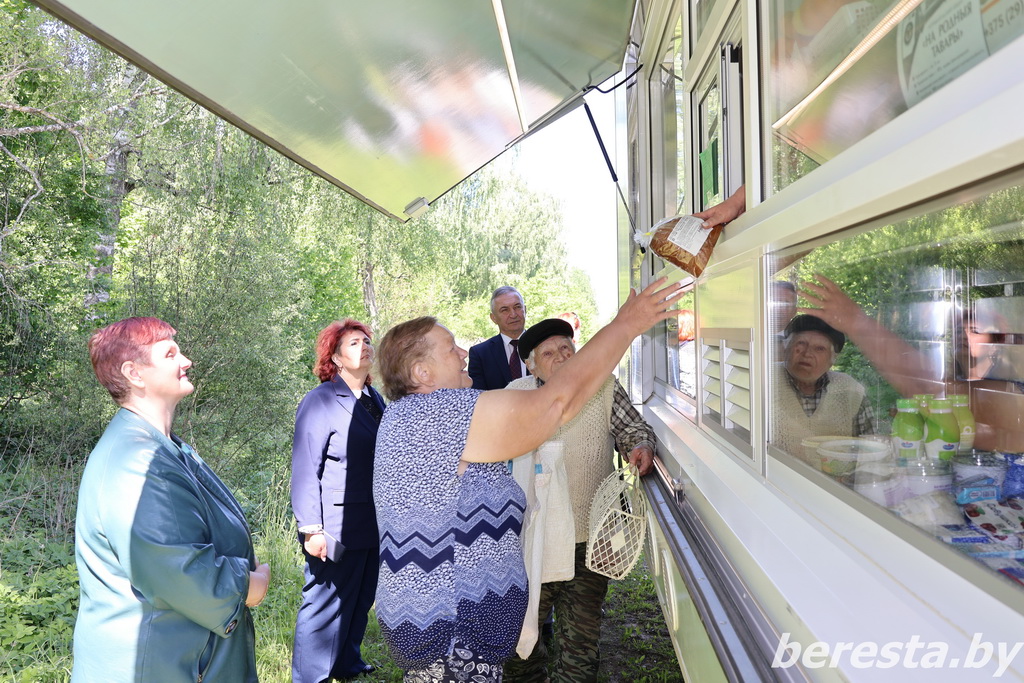 Представители Гродненского облпотребобщества встретились с сельскими жителями Берестовицкого района