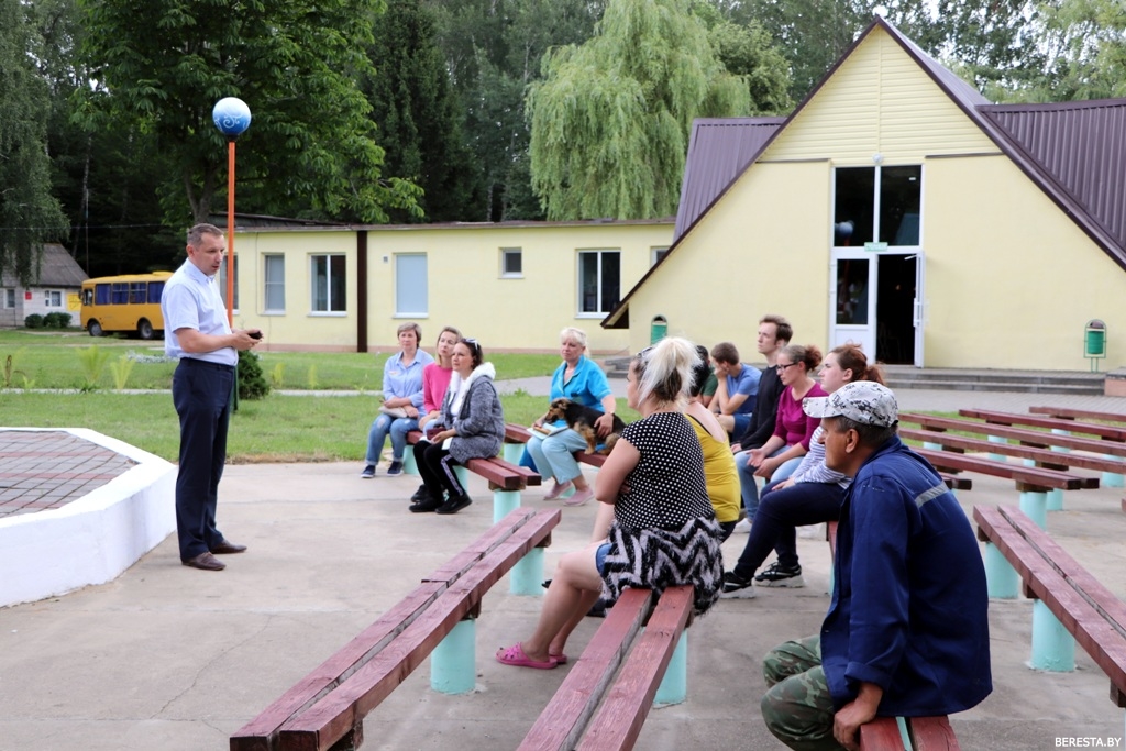 Заместитель председателя райисполкома Андрей Щука провел встречу с коллективом детского оздоровительного лагеря «Берестовицкий»
